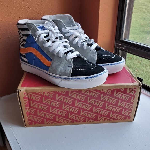 Vans Shoes - VANS Sneaker size 7 mens women 8.5 comfortcush skateboard .